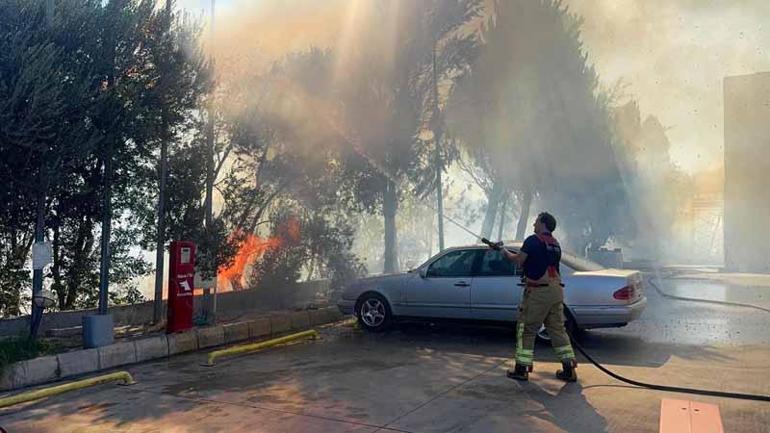 Yol kenarında çıkan yangın akaryakıt istasyonuna ulaşmadan söndürüldü