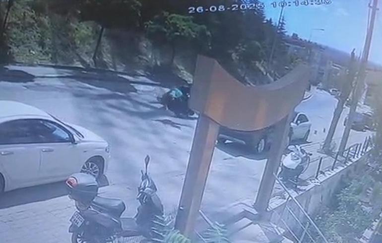Motosikletin yayaya çarptığı kaza kamerada