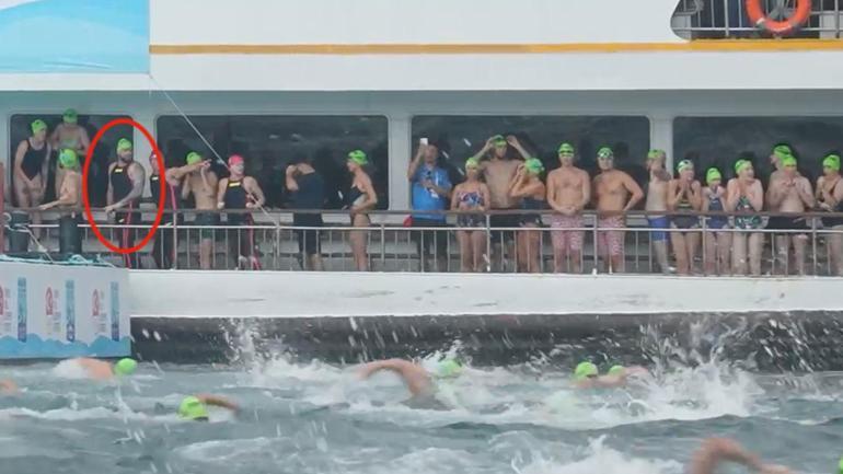 Rus yüzücünün yarış başlamadan önceki görüntüleri