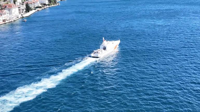 İstanbul Boğazında yüzme yarışında kaybolan Rus yüzücüyü arama çalışmaları sürüyor