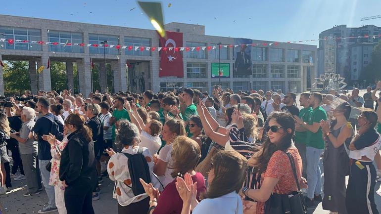 Nilüfer Belediyespor, Süper Kupa coşkusunu taraftarıyla kutladı