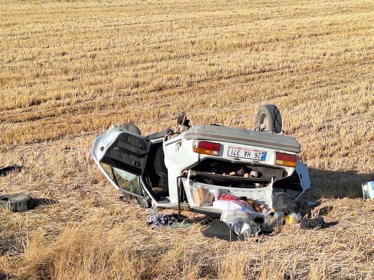 Otomobil, sürücüsünün gözünü güneş alması sonucu tarlaya uçtu: 2 yaralı