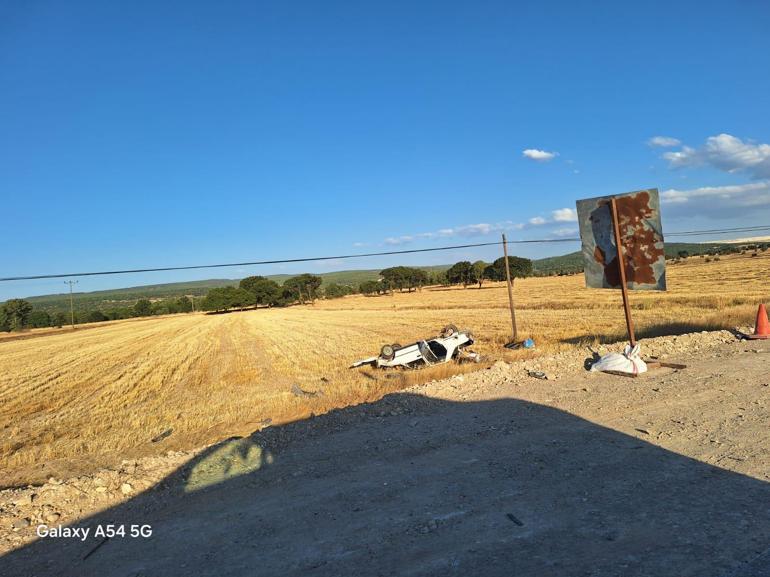 Otomobil, sürücüsünün gözünü güneş alması sonucu tarlaya uçtu: 2 yaralı