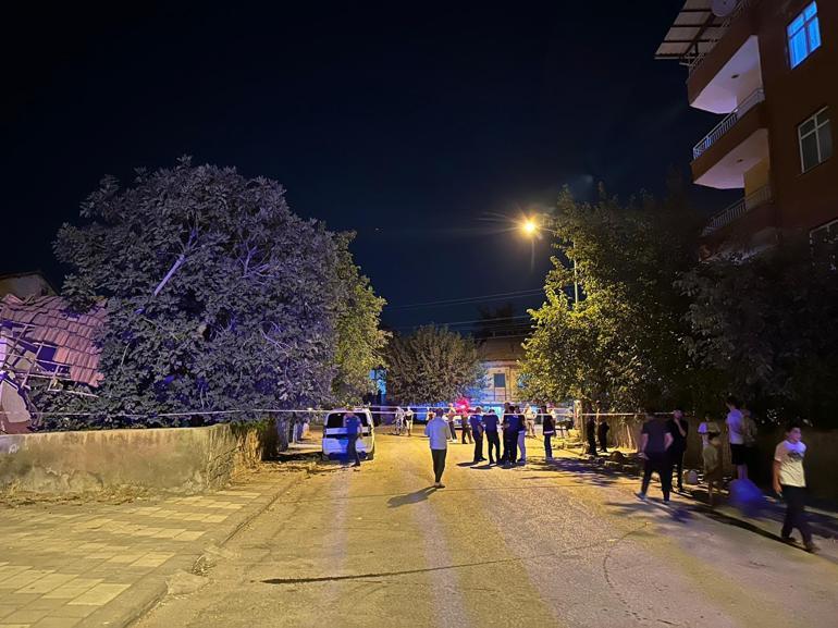 Malatyada evin çatısı çöktü; anne ve kızı son anda kurtuldu