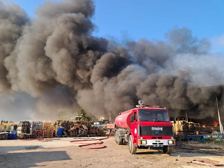 Antalyada soğuk hava deposu ve imalathanede yangın