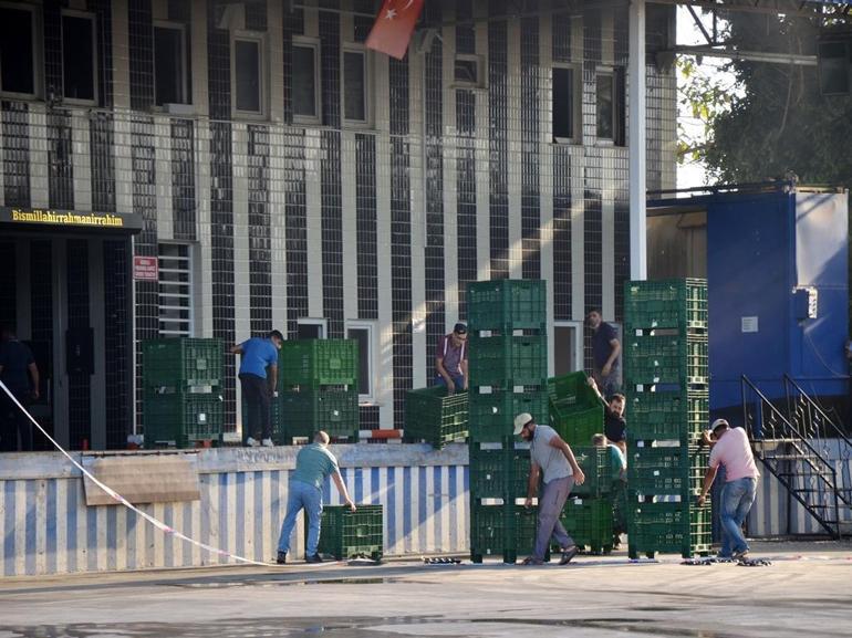 Antalyada soğuk hava deposu ve imalathanede yangın