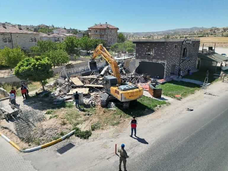 Kapadokyada kaçak yapılan otel ile restoran yıkıldı