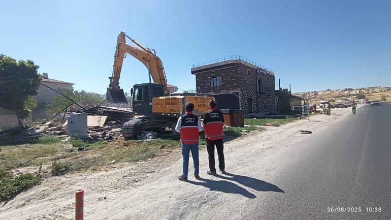 Kapadokyada kaçak yapılan otel ile restoran yıkıldı
