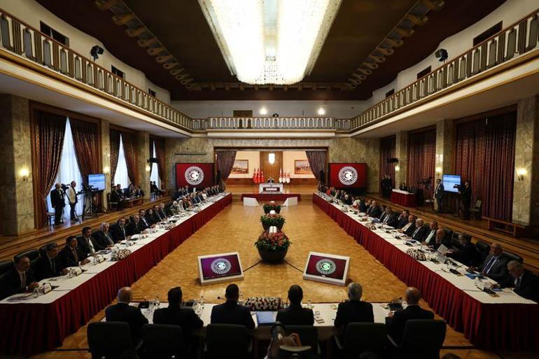 Kurtulmuş: Türkiye modelini hayata geçirmek komisyonun tarihi başarılarından biri olacaktır