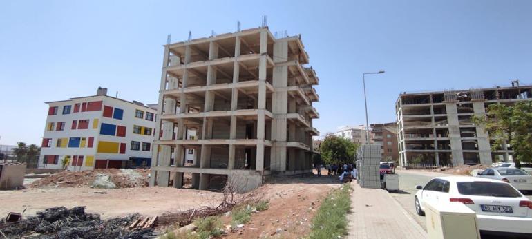 Karot beton dayanımının yetersiz olduğunu öğrenen müteahhit, 5 katı tamamlanan binayı yıktırdı