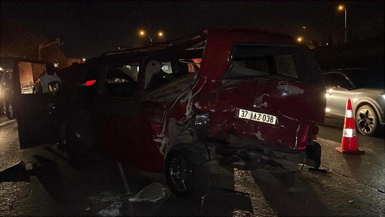 Sultanbeylide iki minibüs çarpıştı: 9 yaralı