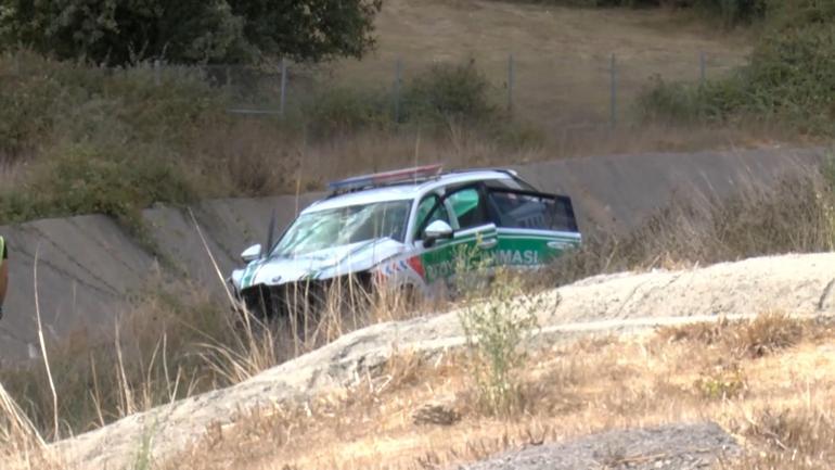 Çekmeköyde TIRın çarptığı jandarma aracı su kanalına düştü; 5 yaralı