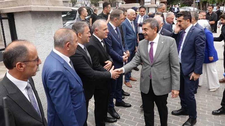 Bakan Tekin: Eğitim sadece öğretmenlerimizin sırtına yüklenecek bir süreç değil