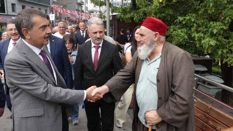 Bakan Tekin: Eğitim sadece öğretmenlerimizin sırtına yüklenecek bir süreç değil