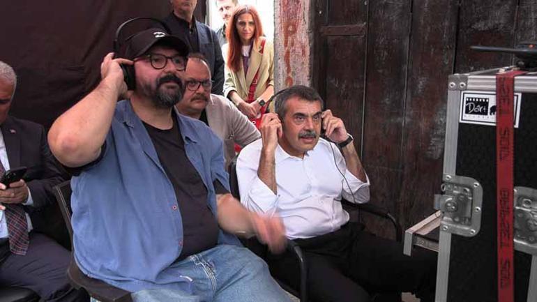 Bakan Tekin: Eğitim sadece öğretmenlerimizin sırtına yüklenecek bir süreç değil