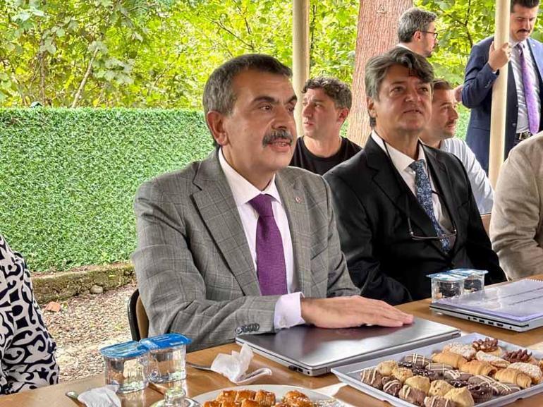 Bakan Tekin: Eğitim sadece öğretmenlerimizin sırtına yüklenecek bir süreç değil