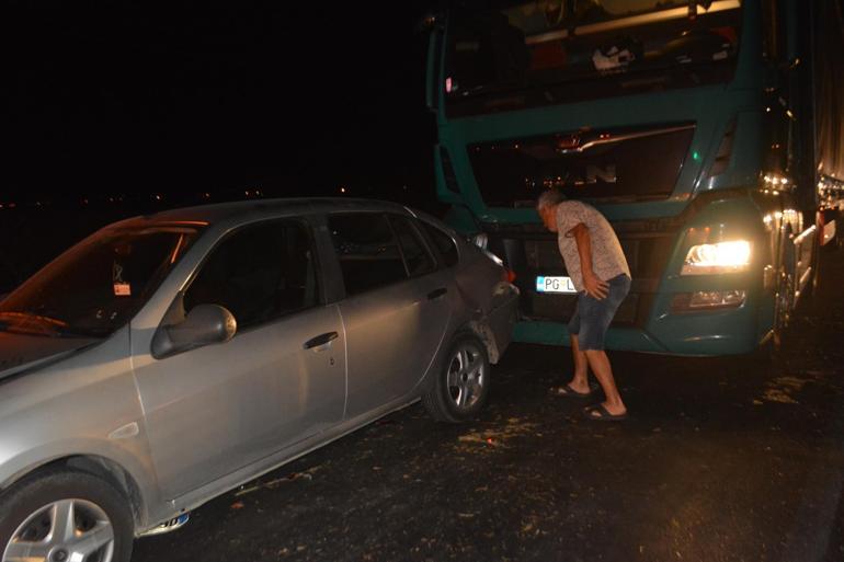 Ayvalıkta kırmızı ışıkta zincirleme kaza: 1 ölü, 3 yaralı