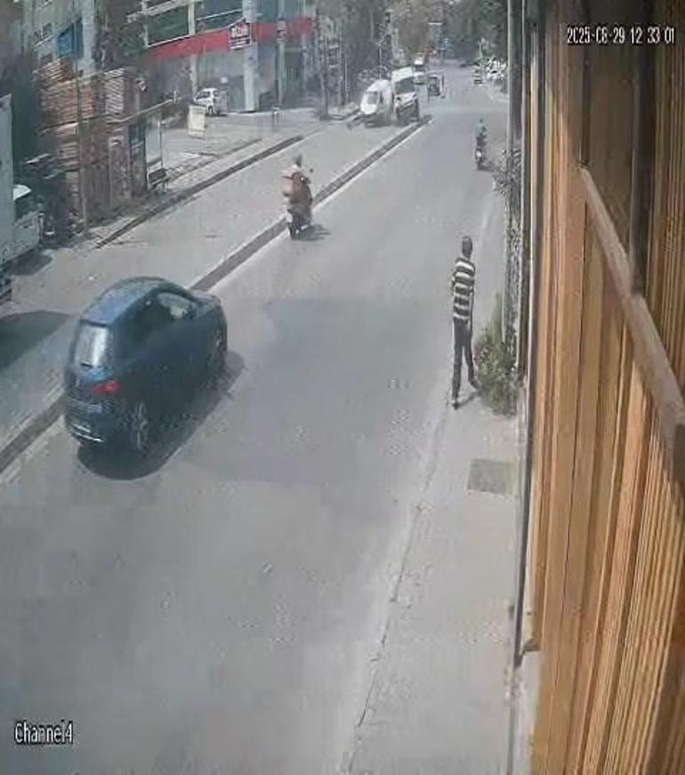 Ümraniyede 2 hafif ticari aracın karıştığı kaza kamerada