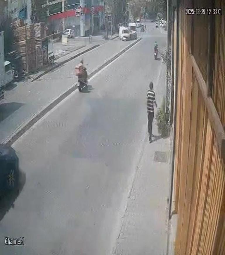 Ümraniyede 2 hafif ticari aracın karıştığı kaza kamerada