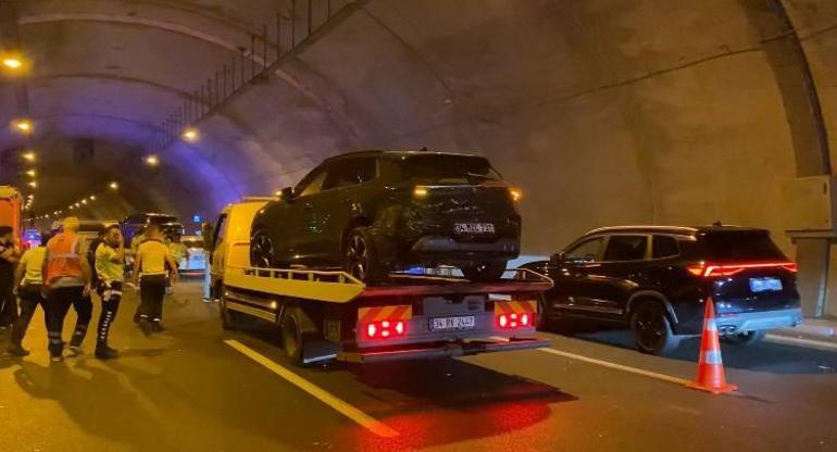 Sultangazide Cebeci Tünelinde 9 aracın karıştığı zincirleme kaza: 4 yaralı