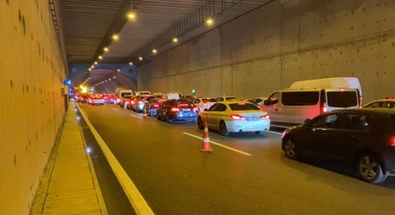 Sultangazide Cebeci Tünelinde 9 aracın karıştığı zincirleme kaza: 4 yaralı