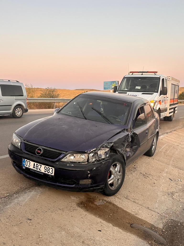 Afyonkarahisar’da otomobil ile minibüs çarpıştı: 10 yaralı