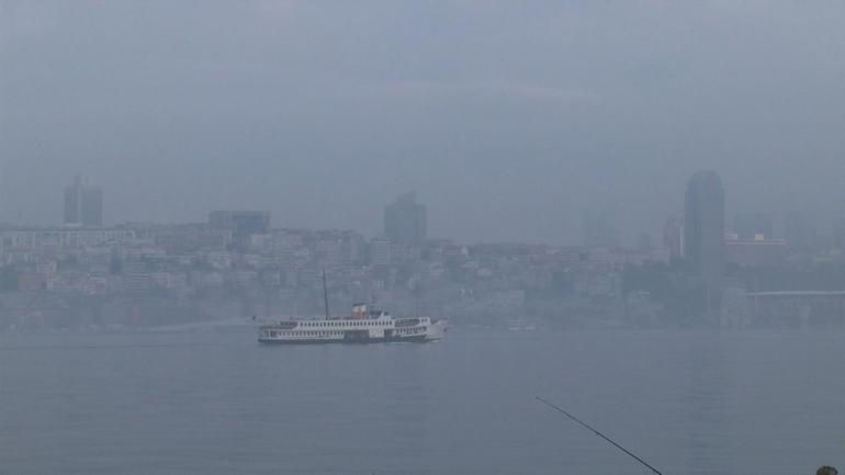 İstanbul Boğazı’nda sis etkili oluyor