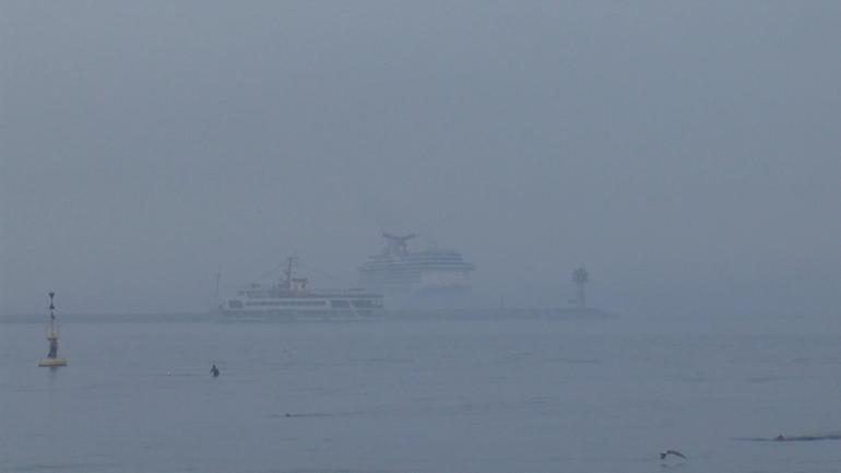 İstanbul Boğazı’nda sis etkili oluyor