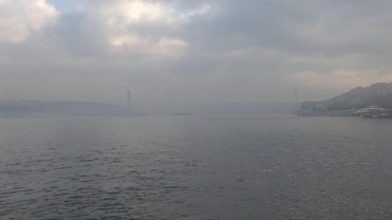 İstanbul Boğazı’nda sis etkili oluyor