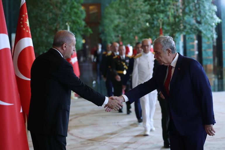 Cumhurbaşkanı Erdoğan, Zafer Bayramı tebriklerini kabul etti