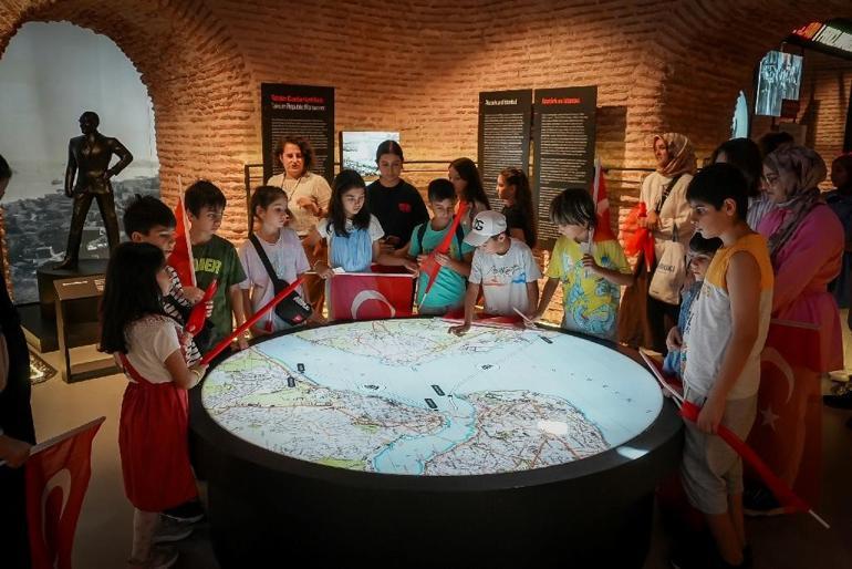 Beyoğlu Belediyesi, Zafer Bayramı kapsamında gençleri Anıtkabire götürdü