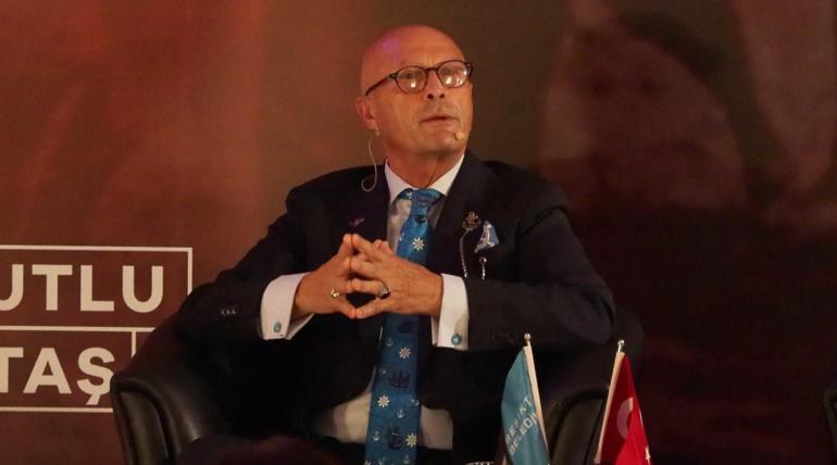 Tarihçi Naim Babüroğlu: Atatürk akıl, bilim ve umut demektir