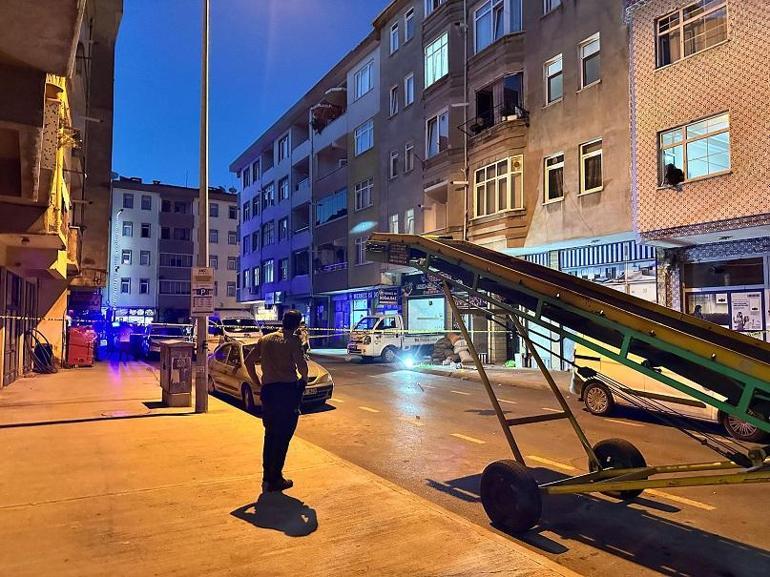 Sokakta tabancayla öldürüldü, 4 yaşındaki oğlu da ayağından yaralandı; olay kamerada