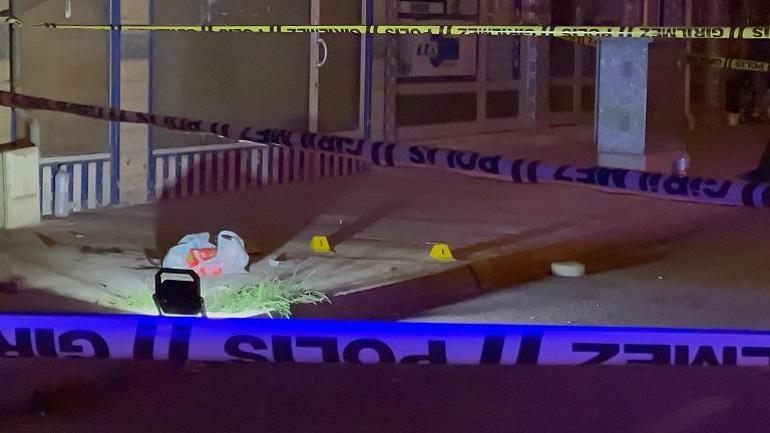 Sokakta tabancayla öldürüldü, 4 yaşındaki oğlu da ayağından yaralandı; olay kamerada