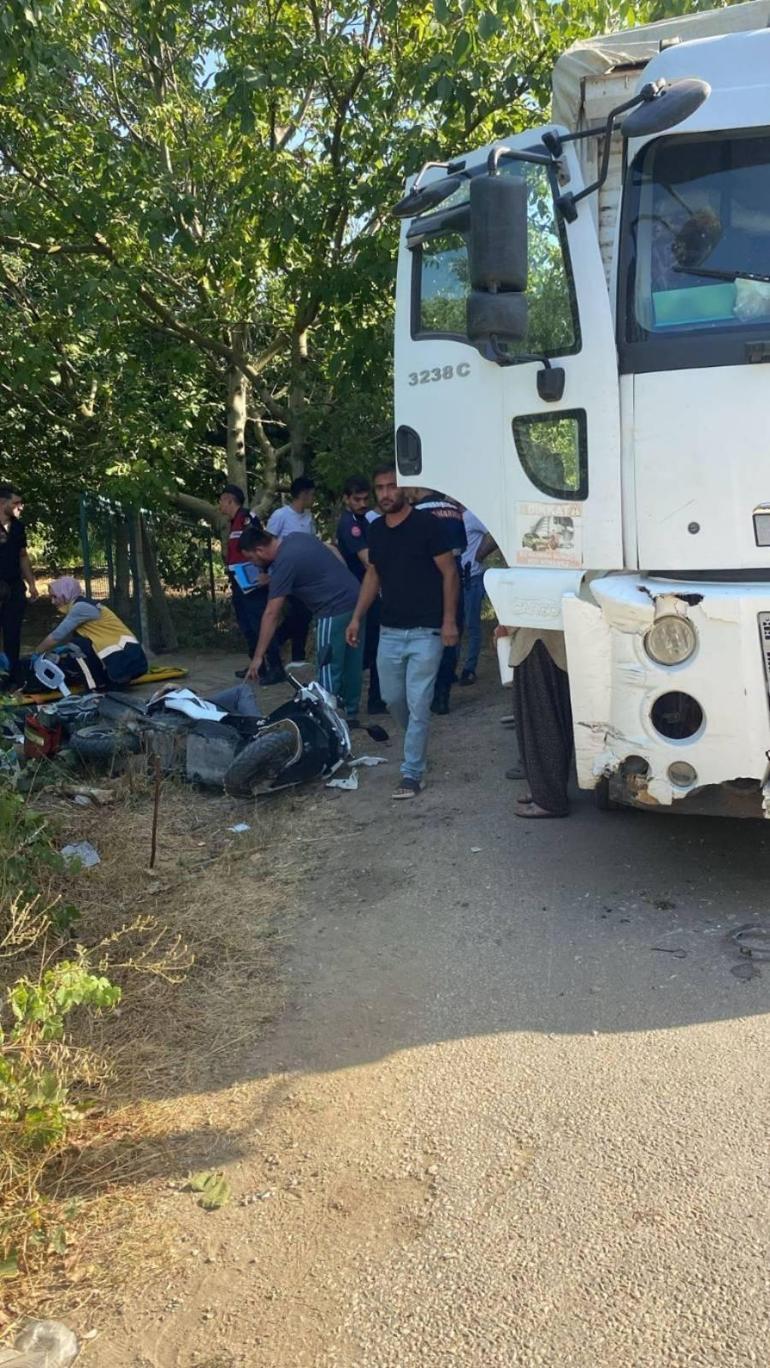 Bursada motosiklet ile kamyon çarpıştı; 2 yaralı