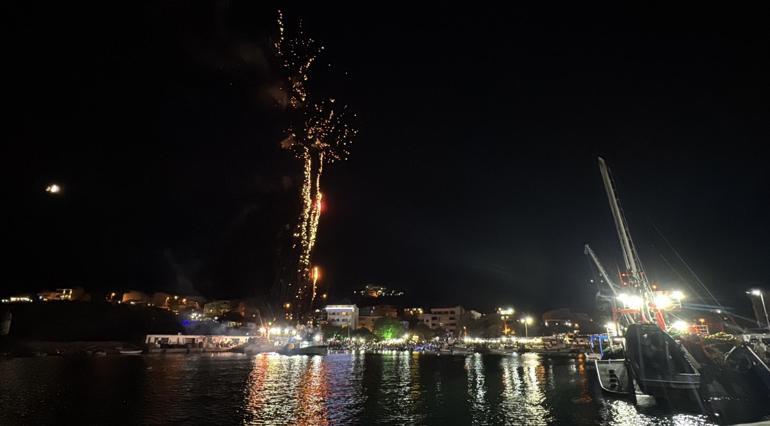 Tekirdağlı balıkçılar, havai fişek gösterileriyle denize açıldı