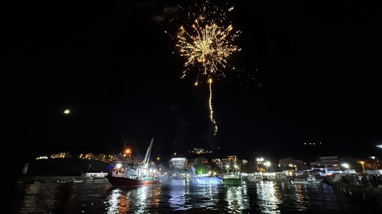 Tekirdağlı balıkçılar, havai fişek gösterileriyle denize açıldı