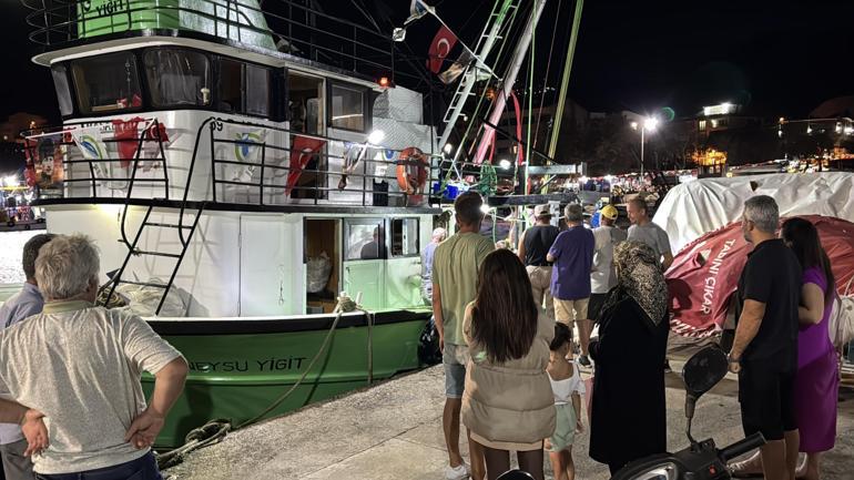 Tekirdağlı balıkçılar, havai fişek gösterileriyle denize açıldı