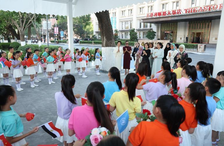 Emine Erdoğan, Çinde liderlerin eşleri ile bir araya geldi