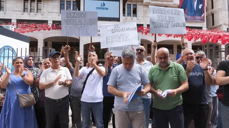 Karadolap Mahallesi’nde yaşayanlardan Eyüpsultan Belediyesi önünde imar planı eylemi