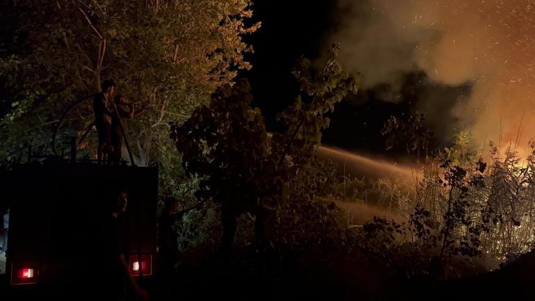 Sazlıktaki yangına müdahale sırasında çalılara takılan kişi kurtarıldı