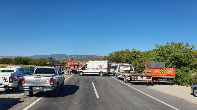İki otomobil kafa kafaya çarpıştı; 3 ölü, 2 yaralı