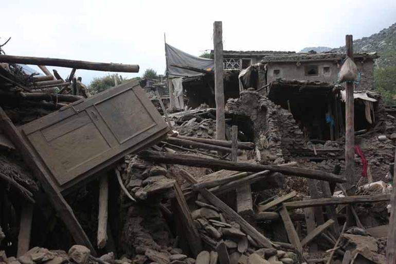 Afganistanda meydana gelen depremde hayatını kaybedenlerin sayısı 1411’e yükseldi