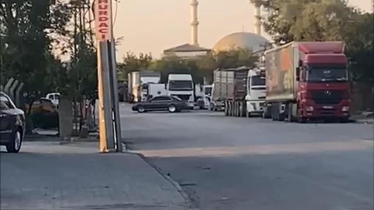 Drift atıp, polisten kaçan sürücü, otomobilinin lastiklerine ateş edilerek yakalandı