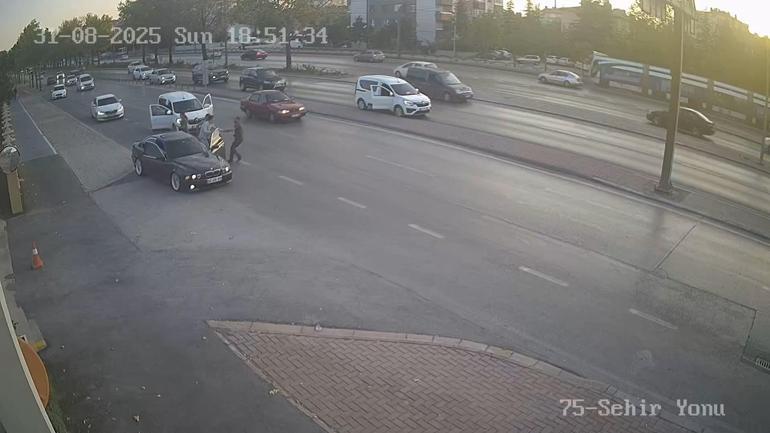 Drift atıp, polisten kaçan sürücü, otomobilinin lastiklerine ateş edilerek yakalandı