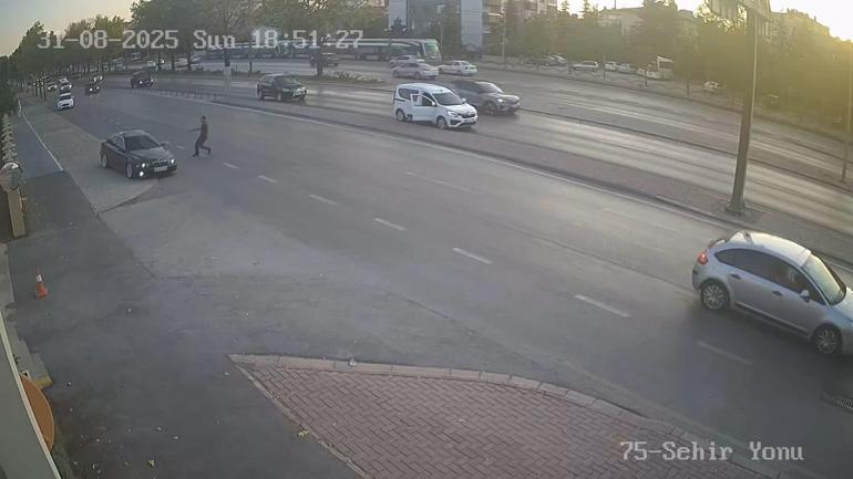 Drift atıp, polisten kaçan sürücü, otomobilinin lastiklerine ateş edilerek yakalandı