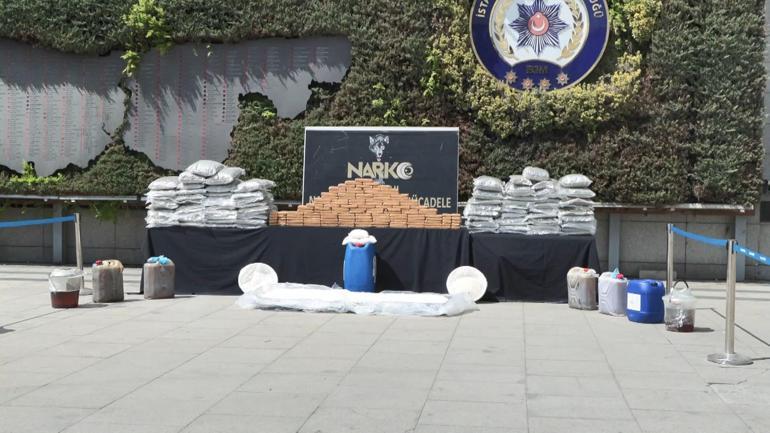 İstanbulda uyuşturucu operasyonunda ele geçirilenler emniyette sergilendi