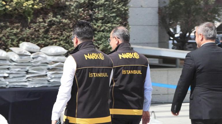 İstanbulda uyuşturucu operasyonunda ele geçirilenler emniyette sergilendi