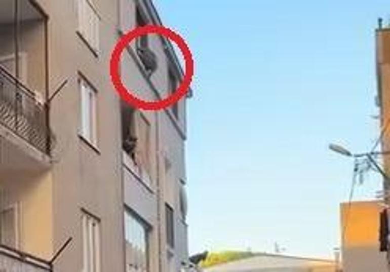 Evde çıkan yangında önce çocuğunu, sonra kendisini 3’üncü kattan attı; o anlar kamerada