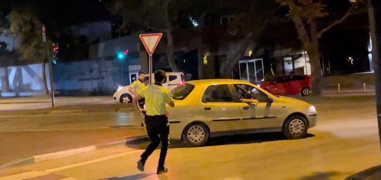Alkollü sürücü, polisi görünce kaçmaya çalıştı; o anlar kamerada